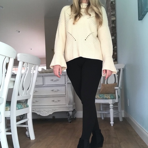 Dreamy Luxe Black Leggings  🍂 2 Left - Picture 3 of 5